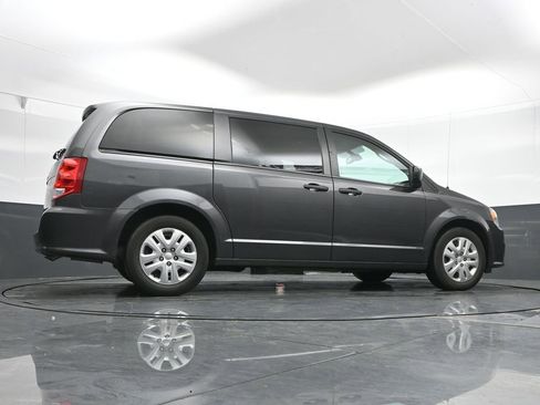 Used 2020 Dodge Grand Caravan SE w/ UConnect Hands-Free Group image 46