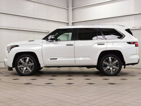 Used 2025 Toyota Sequoia Capstone AWD/4WD image 4