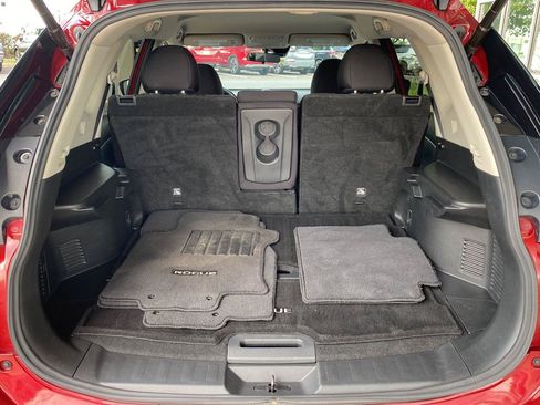 Used 2019 Nissan Rogue SV w/ Premium Package AWD/4WD image 11