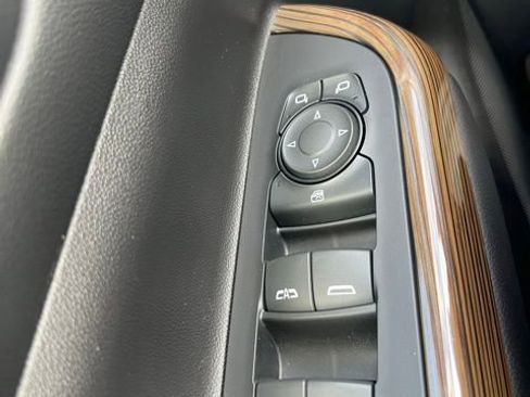 Certified 2023 GMC Acadia SLE w/ Driver Convenience Package FWD image 27