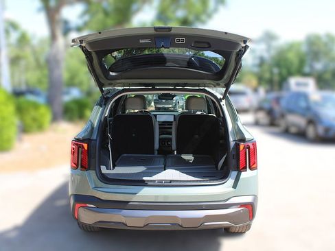 Used 2025 Kia Sorento SX AWD/4WD image 9