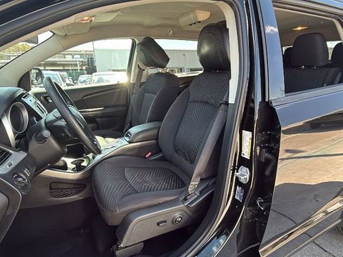 Used 2017 Dodge Journey SXT w/ Comfort/Convenience Group image 21