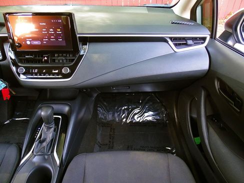 Used 2024 Toyota Corolla LE FWD image 32
