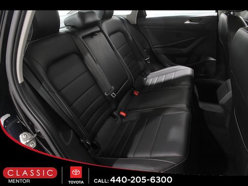 Used 2024 Volkswagen Jetta SE FWD image 16