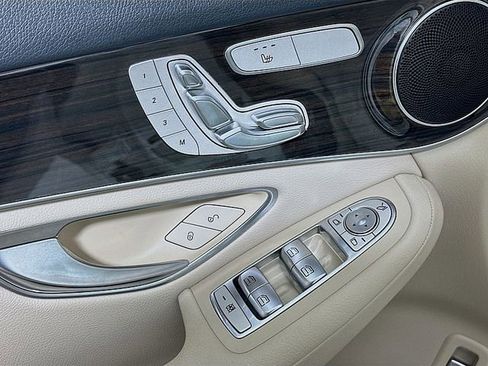Used 2020 Mercedes-Benz GLC 300 4MATIC image 19