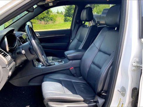 Used 2019 Jeep Grand Cherokee Limited AWD/4WD image 9