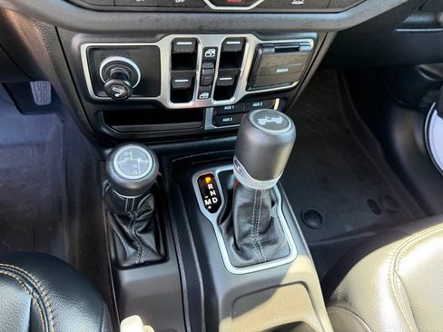 Used 2024 Jeep Wrangler Unlimited Sahara AWD/4WD image 24