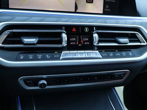 Used 2022 BMW X7 M50i AWD/4WD image 17