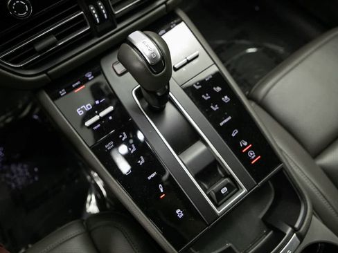 Certified 2024 Porsche Macan AWD/4WD image 27