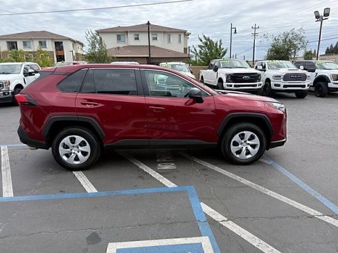 Used 2025 Toyota RAV4 LE AWD/4WD image 4