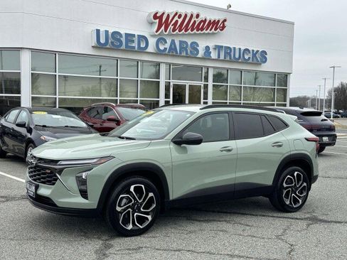 Used 2024 Chevrolet Trax RS w/ Driver Confidence Package image 1