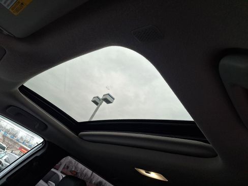 Used 2022 Toyota Corolla Cross XLE w/ Convenience Package image 14