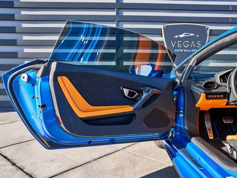 Used 2020 Lamborghini Huracan EVO image 26
