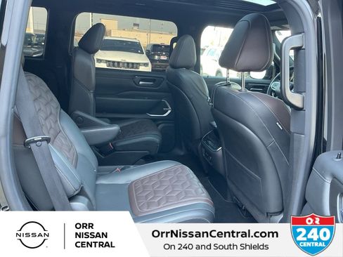 Used 2025 Nissan Armada Platinum image 12