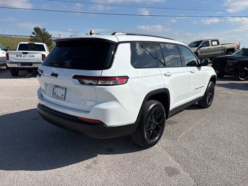 New 2025 Jeep Grand Cherokee L Altitude image 5