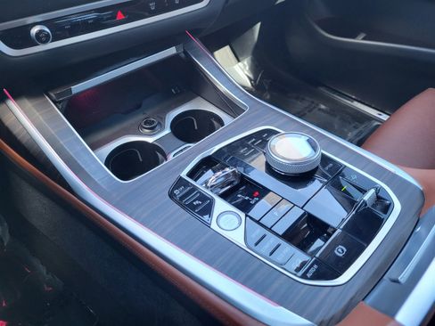 Used 2025 BMW X7 M60i image 36