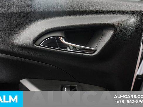 Used 2025 Chevrolet Trax LT FWD image 52