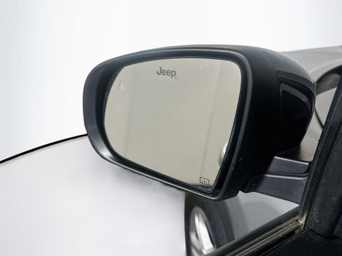 Used 2023 Jeep Compass Latitude w/ Sun and Sound Group AWD/4WD image 16