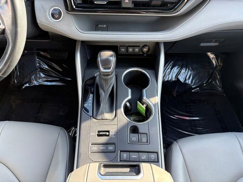 Certified 2021 Toyota Highlander XLE image 30