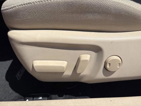 Used 2012 Toyota Camry LE image 29