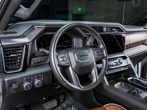 Used 2025 GMC Sierra 2500 Denali Ultimate image 17