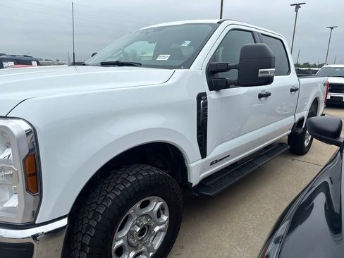 Used 2025 Ford F250 XLT AWD/4WD image 3