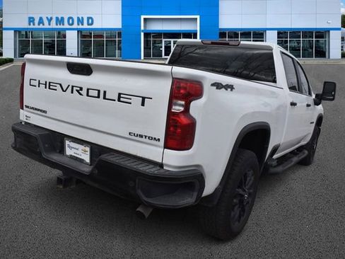Used 2025 Chevrolet Silverado 2500 Custom w/ Custom Value Package image 3