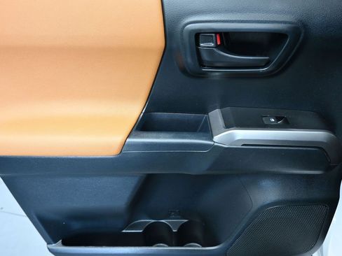 Used 2017 Toyota Tacoma SR5 image 27