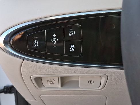 Certified 2023 Genesis GV70 2.5T w/ Select Package image 27