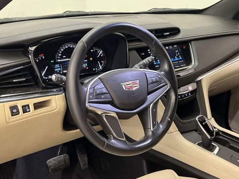 Used 2019 Cadillac XT5 Base image 14