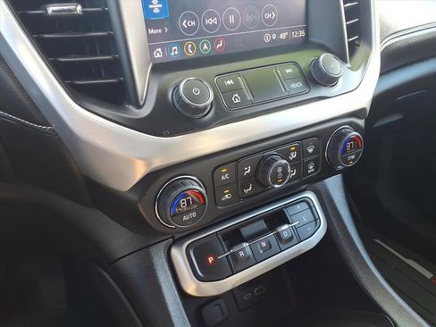 Used 2023 GMC Acadia SLT w/ Elevation Edition image 19