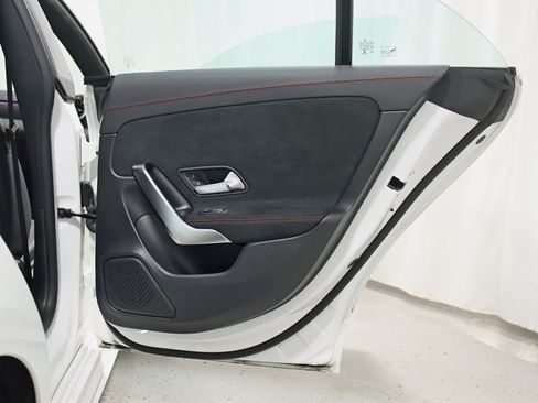 Used 2022 Mercedes-Benz CLA 250 4MATIC image 35