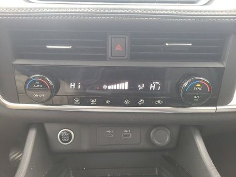 Used 2023 Nissan Rogue SV image 27