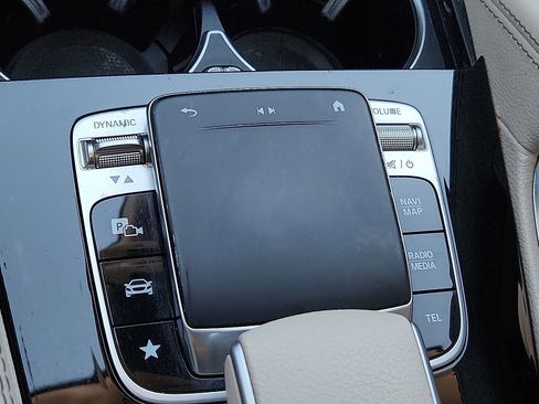 Used 2020 Mercedes-Benz GLE 350 4MATIC w/ Premium Package image 22