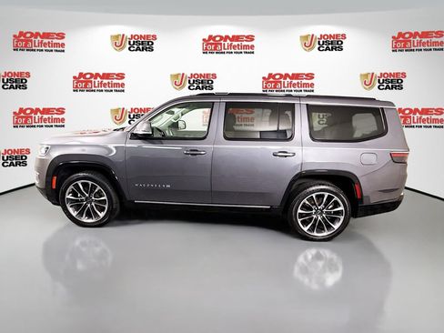 Used 2022 Jeep Wagoneer Series III w/ Premium Group I AWD/4WD image 17