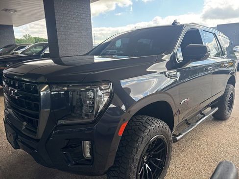 Used 2023 GMC Yukon AT4 AWD/4WD image 1