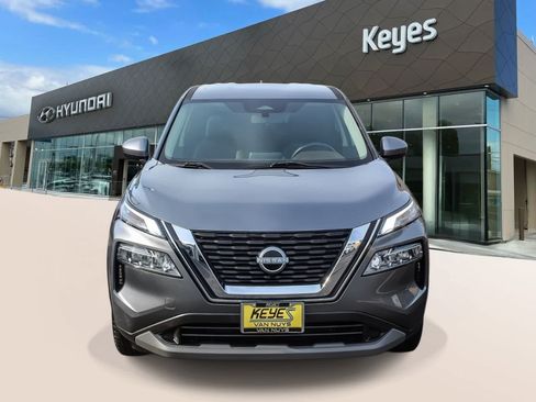 Used 2023 Nissan Rogue SV FWD image 2