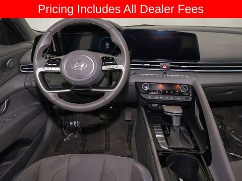 Used 2025 Hyundai Elantra SEL FWD image 6
