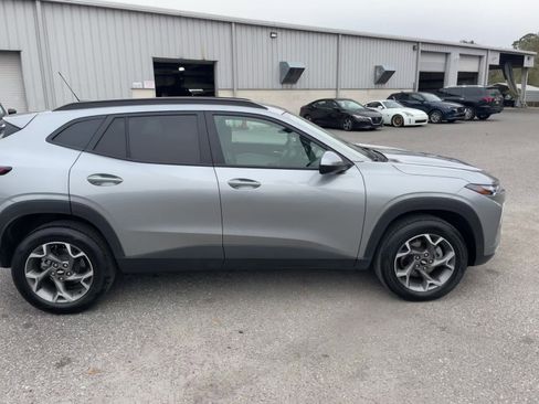 Used 2025 Chevrolet Trax LT image 16