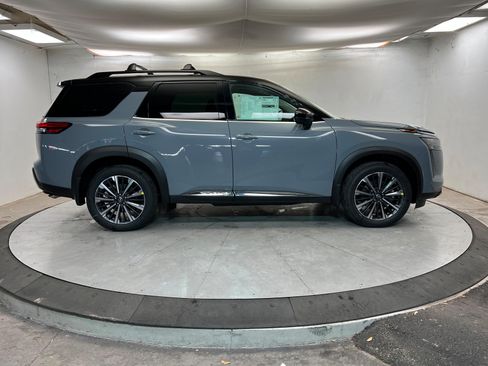 New 2026 Nissan Pathfinder Platinum image 6