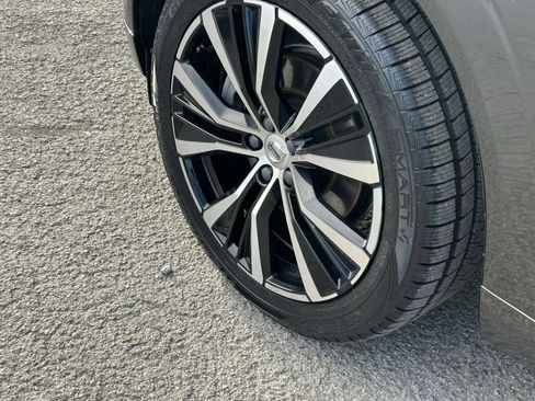 Certified 2023 Volvo XC60 B5 Plus w/ Climate Package image 9