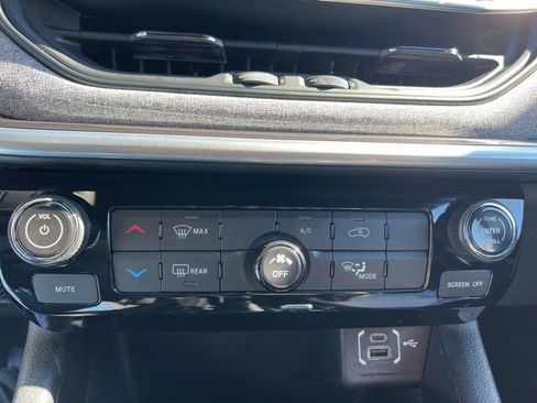 Used 2024 Jeep Compass Latitude w/ Altitude Special Edition image 20