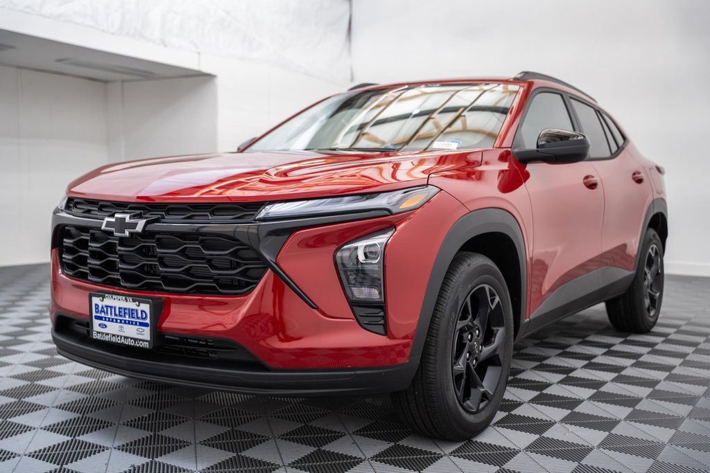New 2026 Chevrolet Trax LT w/ Sunroof Package FWD image 3