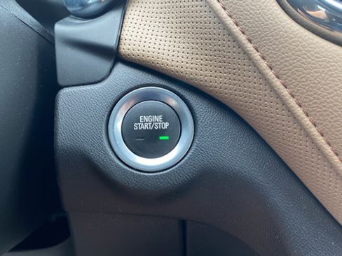 Used 2023 Chevrolet Equinox Premier AWD/4WD image 22