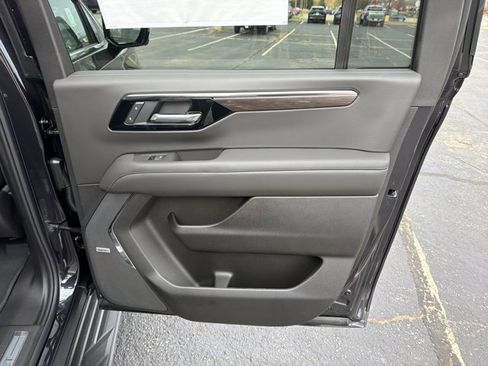 New 2026 Chevrolet Suburban LT image 26