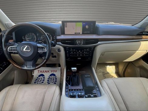 Used 2017 Lexus LX 570 4WD w/ Luxury Package image 9