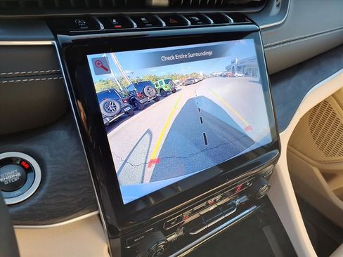 New 2025 Jeep Grand Cherokee Limited image 22