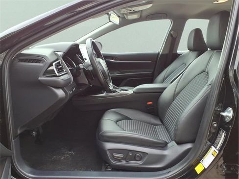 Used 2023 Toyota Camry SE image 13