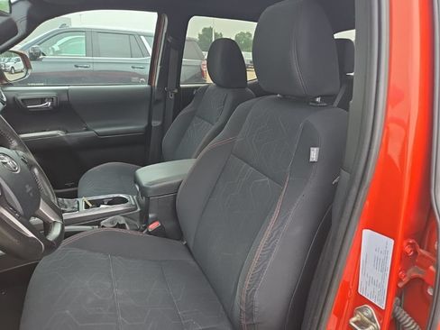 Used 2016 Toyota Tacoma TRD Sport AWD/4WD image 19