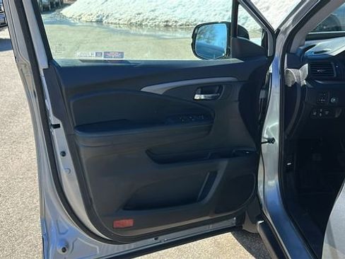 Used 2023 Honda Ridgeline Sport image 8